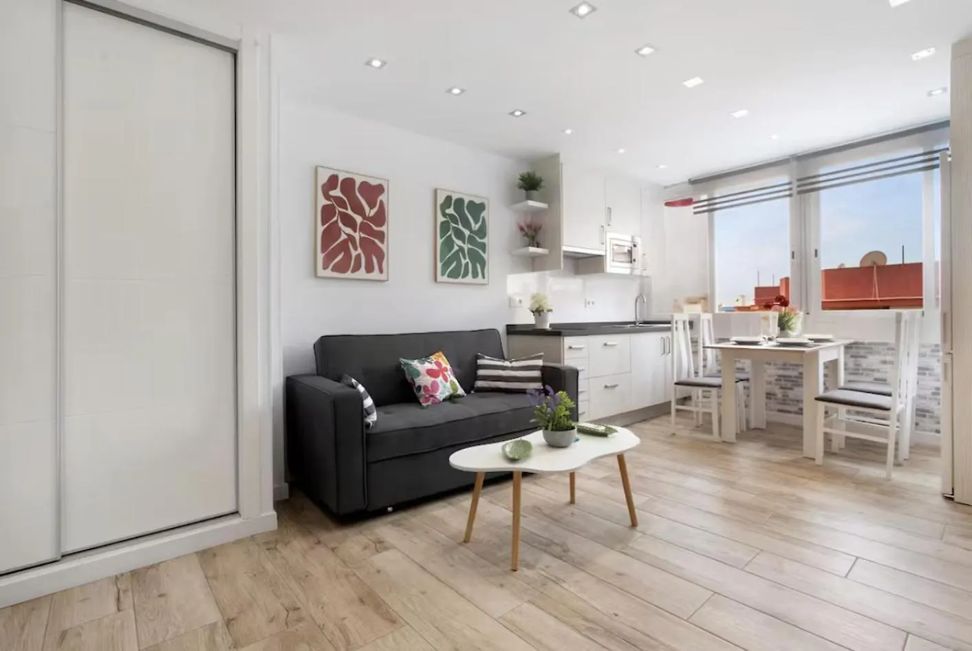 Sunny Apartment New In The Center Torremolinos