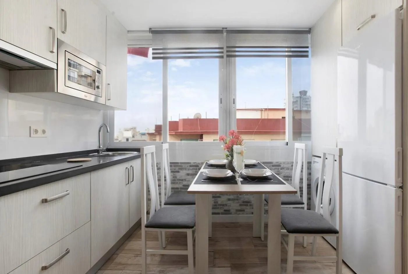 Sunny Apartment New In The Center Torremolinos