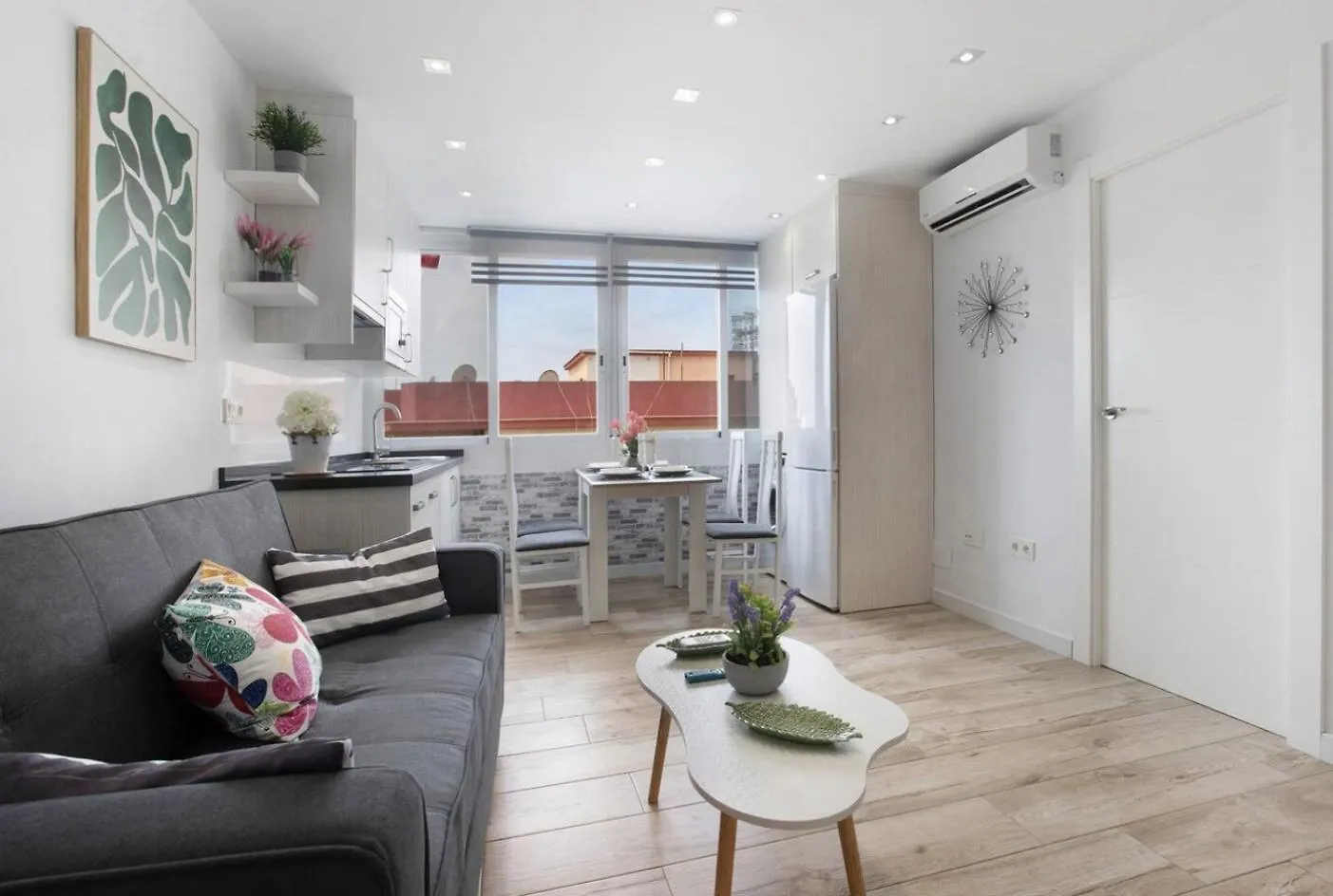 Sunny Apartment New In The Center Torremolinos