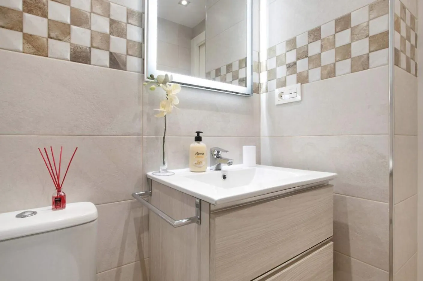Sunny Apartment New In The Center Torremolinos