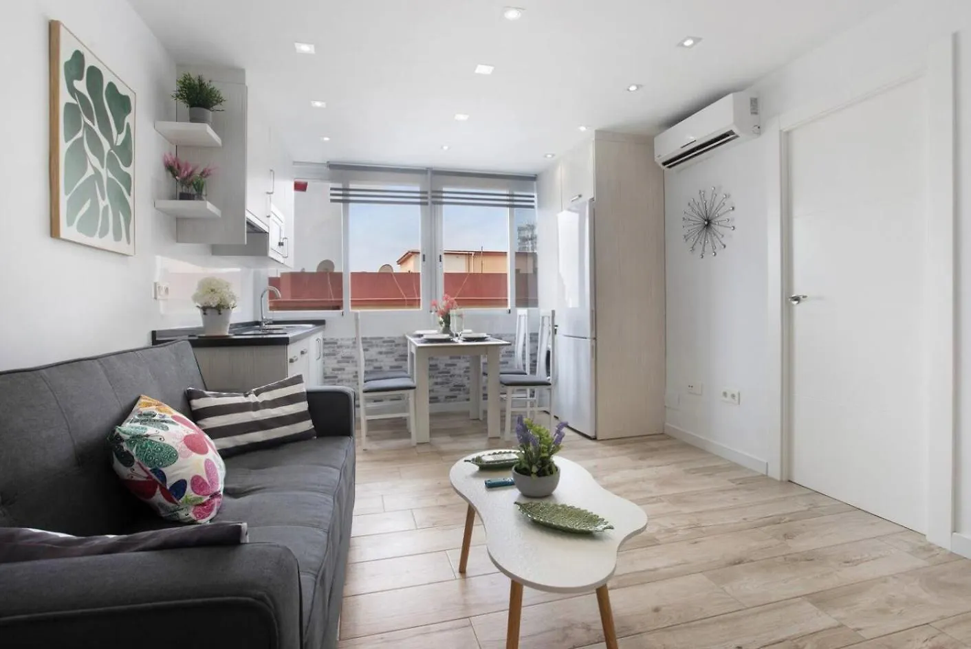 Sunny Apartment New In The Center Torremolinos 0*,